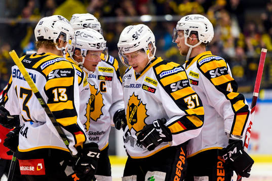 Skellefteås Patrik Zackrisson(v) och John Norman(h) jublar