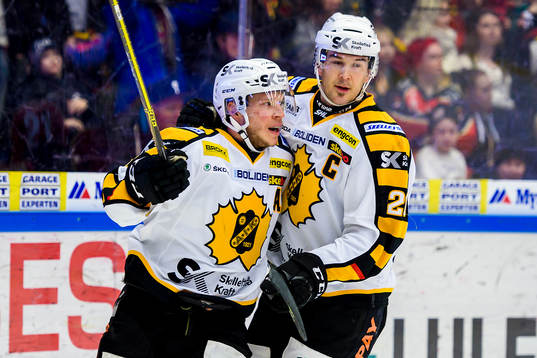 Skellefteås Erik Forssell(v) och Jimmie Ericsson(h) jublar