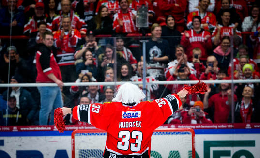 Örebros målvakt Julius Hudacek höll nollan och jublar