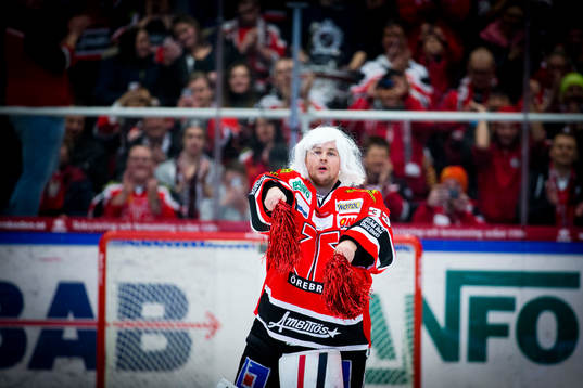 Örebros målvakt Julius Hudacek höll nollan och jublar