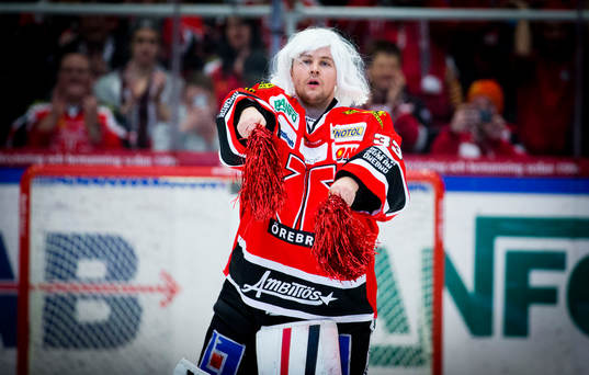 Örebros målvakt Julius Hudacek höll nollan och jublar
