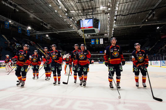 Djurgårdens spelare tackar publiken