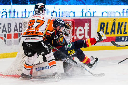 Karlskronas Henrik Nilsson på väg in i målet