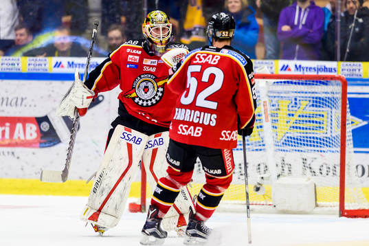 Luleås målvakt Joel Lassinantti och Karl Fabricius  jublar