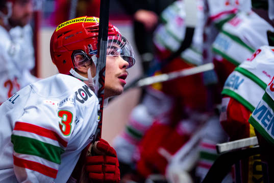 Modos Gustav Possler deppar i båset