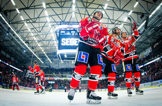 Örebros Libor Hudacek och Justin Hodgman jublar framför