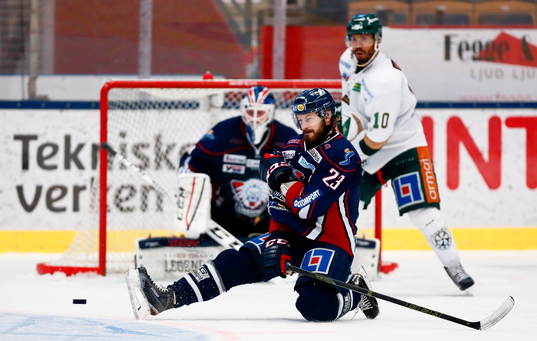 Linköpings Niklas Persson täcker skott
