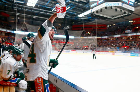 Färjestads Milan Gulas jublar