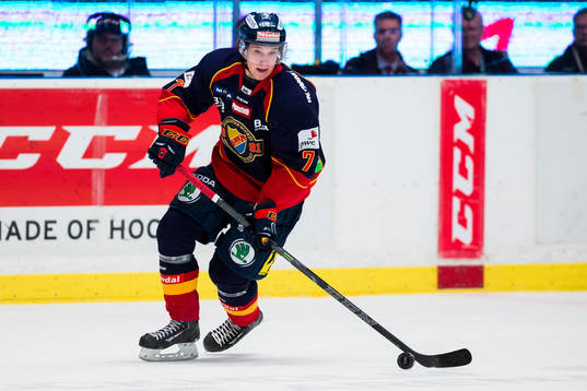 Djurgårdens Albin Lundin med pucken