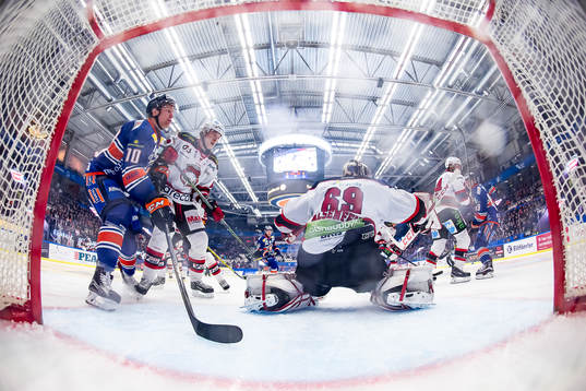 Växjös Richard Gynge oroar kring Malmö Redhawks målvakt