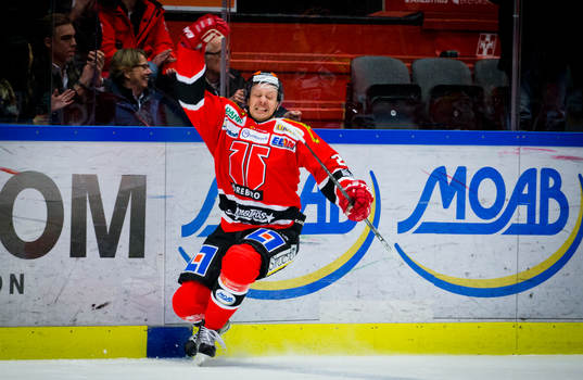 Örebros Marcus Weinstock jublar