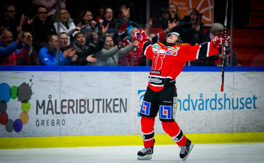 Örebros Joel Mustonen jublar