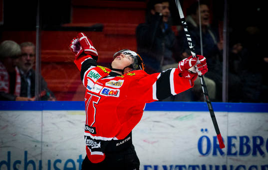 Örebros Joel Mustonen jublar