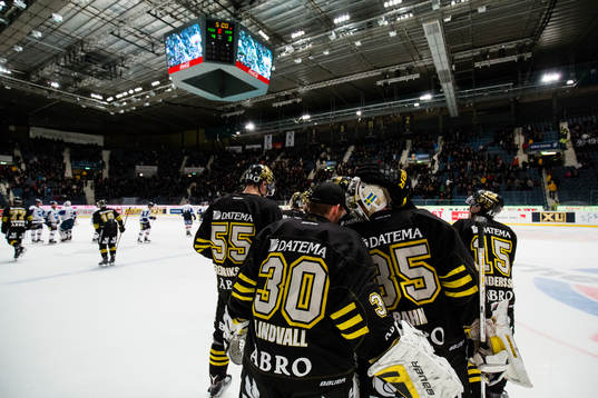 s Simon Fredriksson, målvakt Gustaf Lindvall, målvakt