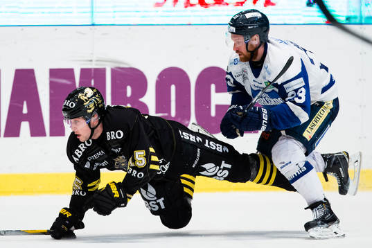 s Jonathan Andersson och Karlskogas Fredrik Höggren