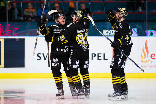 s Oscar Steén, Malte Strömwall och Markus Lauridsen jublar