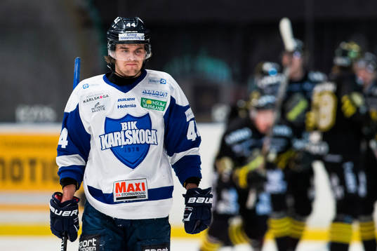 Karlskogas Oskar Carlsson ser deppig ut