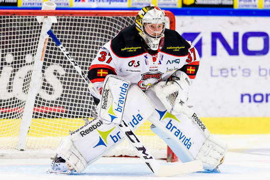 Malmö Redhawks målvakt Jonas Gunnarsson på uppvärmning