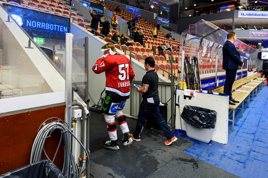 Malmö Redhawks Johan Ivarsson går ut för att sys