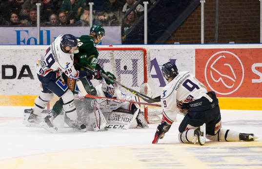 Färjestads Rasmus Asplund kvitterar till 1-1 bakom