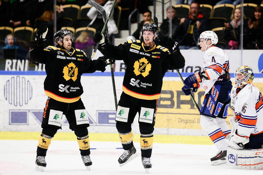 Skellefteås Andrew Calof och Martin Lundberg jublar