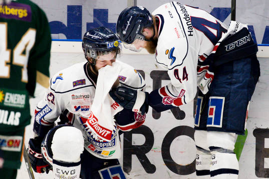 Linköpings Niklas Persson blöder i ansiktet