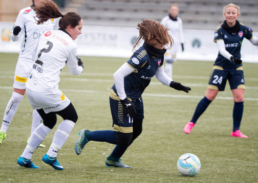 Rosengårds Lieke Martens får håret i ansiktet