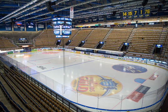 Interiör av Kinnarps arena innan en ishockeymatch i SHL