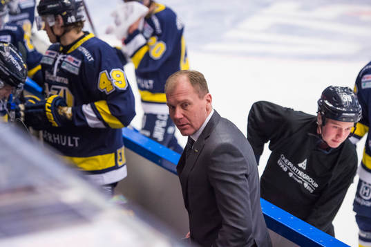 s tränare Johan Lindbom