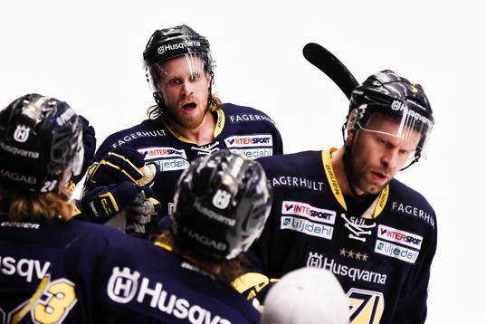 s Mattias Tedenby jublar