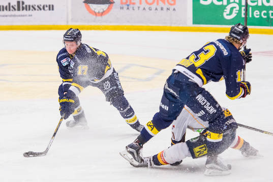 s Emil Johansson knycker pucken