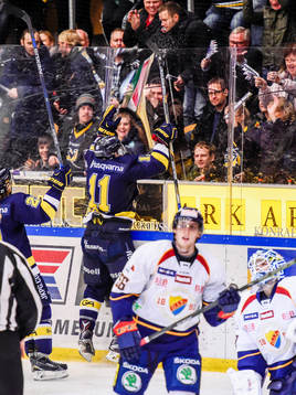 s Simon Önerud jublar