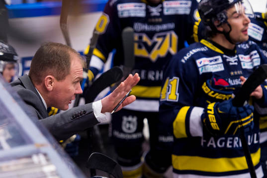 s tränare Johan Lindbom