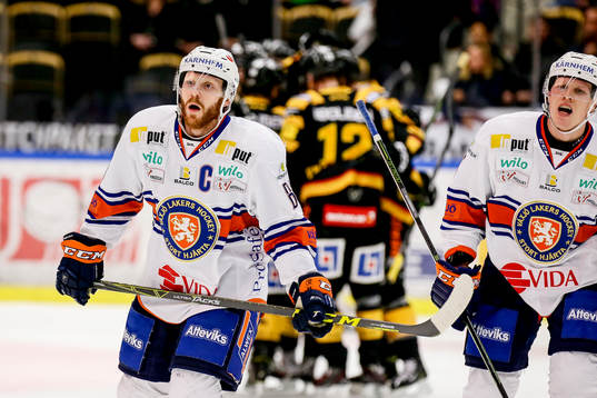 Växjös Liam Reddox och Niclas Lundgren deppar