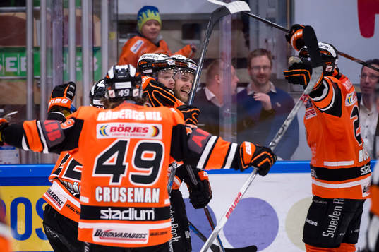 Karlskronas Jimmy Andersson har gjort 3-2 och jublar med