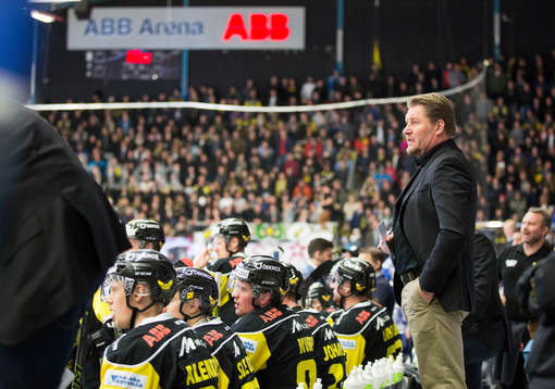 Nya tränaren i Västerås IK Andreas Appelgren i båset