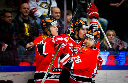 Örebros Daniel Viksten gör 2-1 och jublar med Joel