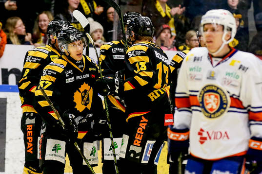 Skellefteås John Norman och Patrik Zackrisson  jublar