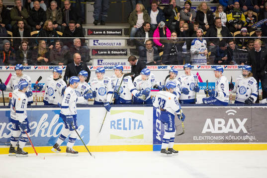 Leksandspelarna fira sitt 3-2 mål