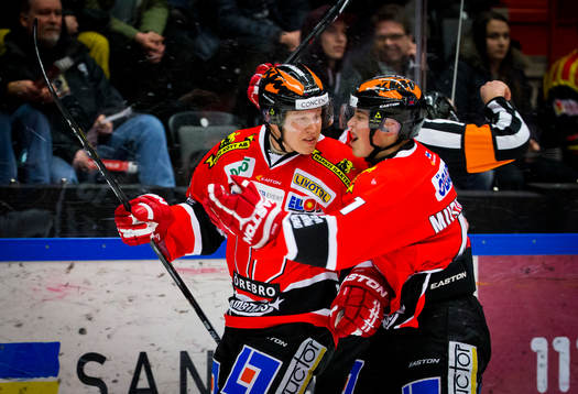 Örebros Daniel Viksten gör 2-1 och jublar med Joel