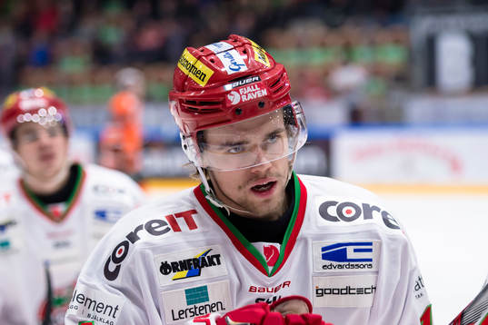 Modos Emil Pettersson har gjort 2-2 och jublar
