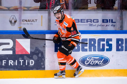 Karlskronas Jimmy Andersson har gjort 3-2 och jublar