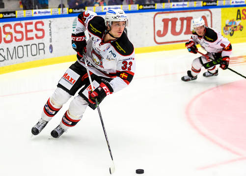 Malmö Redhawks Oliver Bohm med pucken