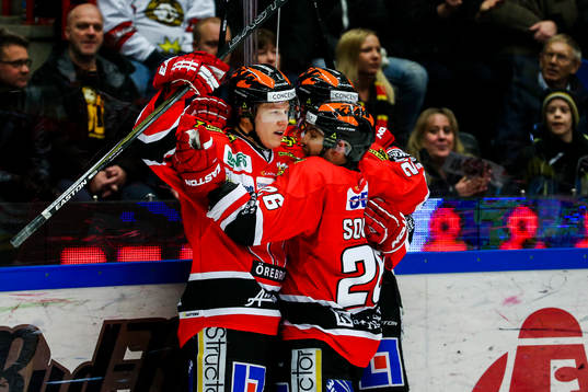 Örebros Daniel Viksten jublar