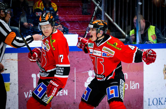 Örebros Daniel Viksten gör 2-1 och jublar med Joel
