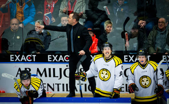 Deppigt i Brynäsbåset hos tränare Thomas Berglund och