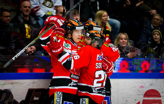 Örebros Daniel Viksten gör 2-1 och jublar med Joel