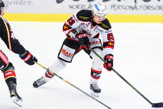 Malmö Redhawks Fredrik Händemark med pucken
