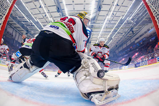 Luleås Lucas Wallmark gör 1-0 bakom Malmö Redhawks