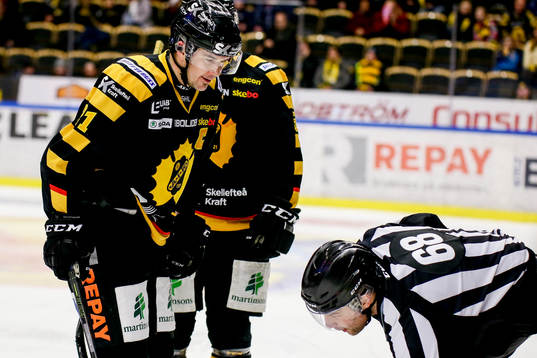 Skellefteås Jimmie Ericsson är arg på Linjedomare Emil